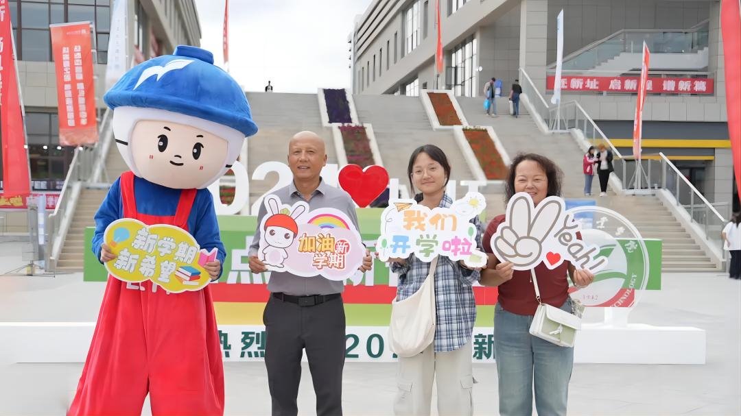 你好，新同学！ 多图直击兰州工业学院新生报到现场