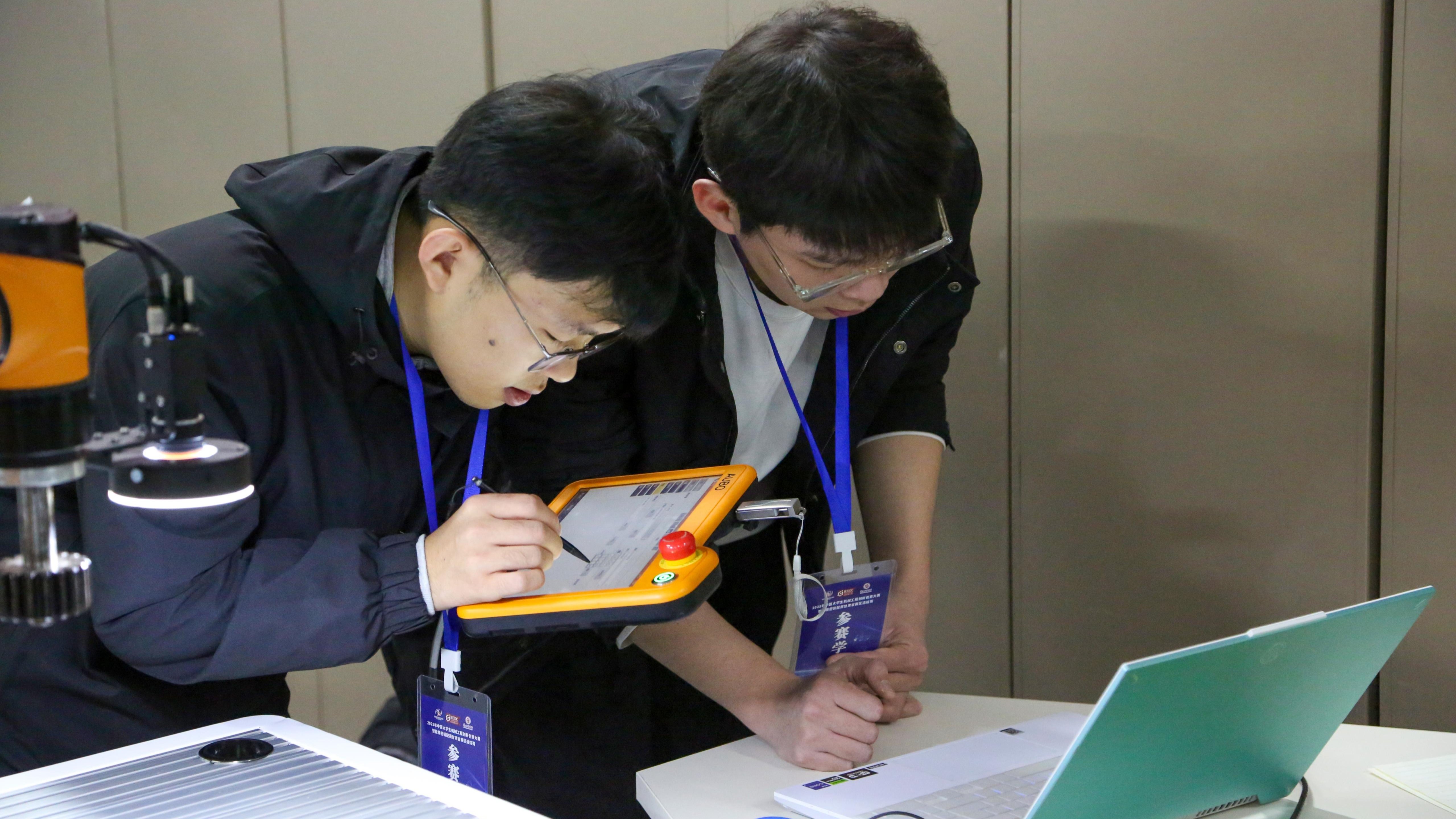 兰州工业学院举办2025年中国大学生创新创意大赛智能精密装配赛甘肃省选拔赛