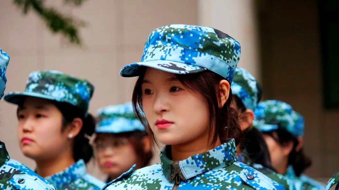 解锁青春新色卡，这抹迷彩真耀眼！