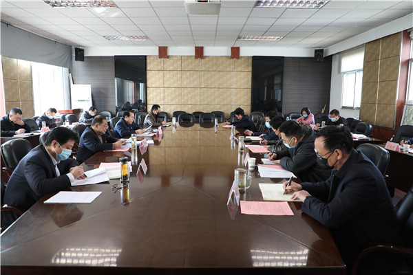 学校党委理论学习中心组举行2020年...