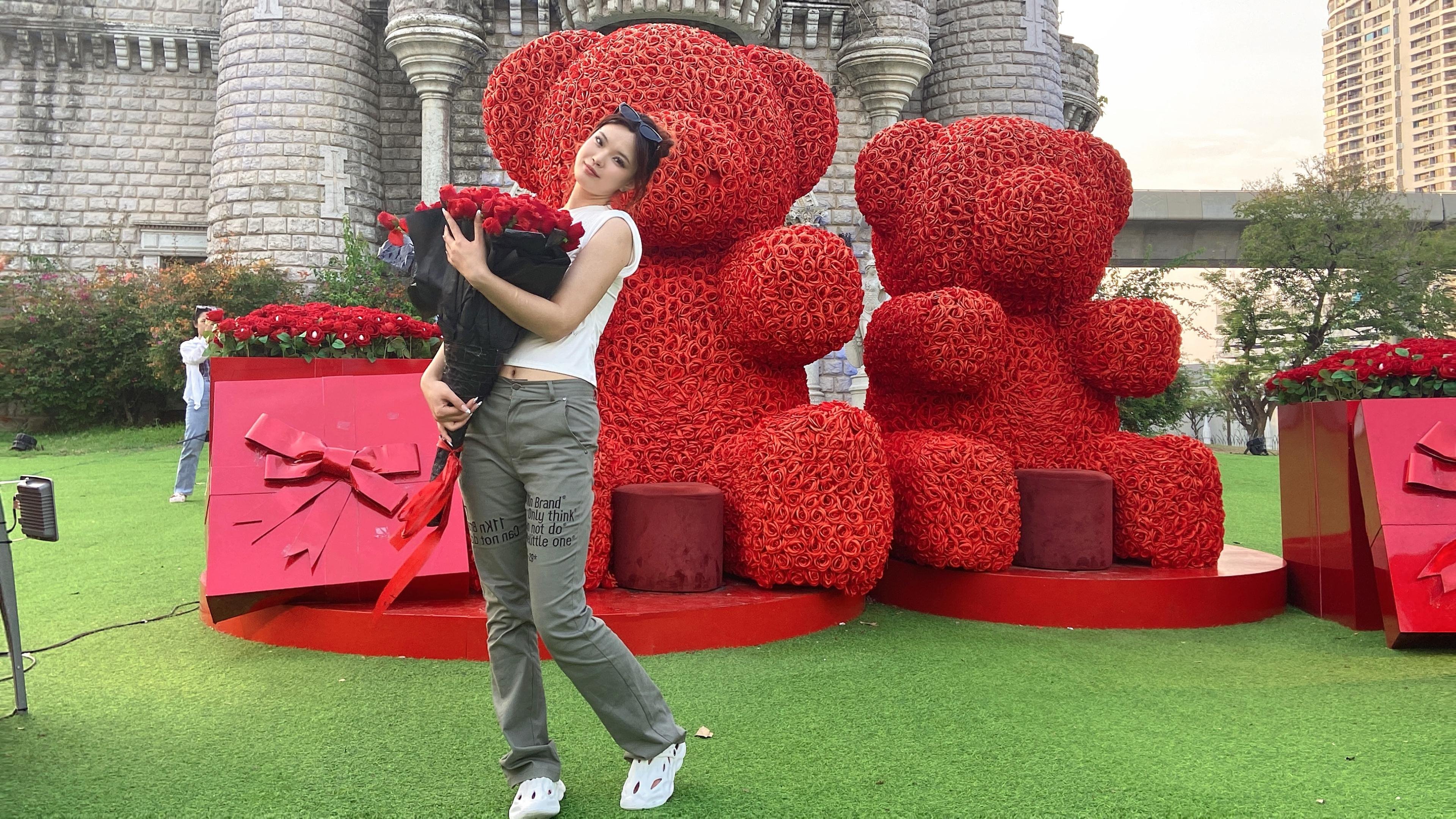 在无人喝彩的黑暗里，她把“上岸”写成光