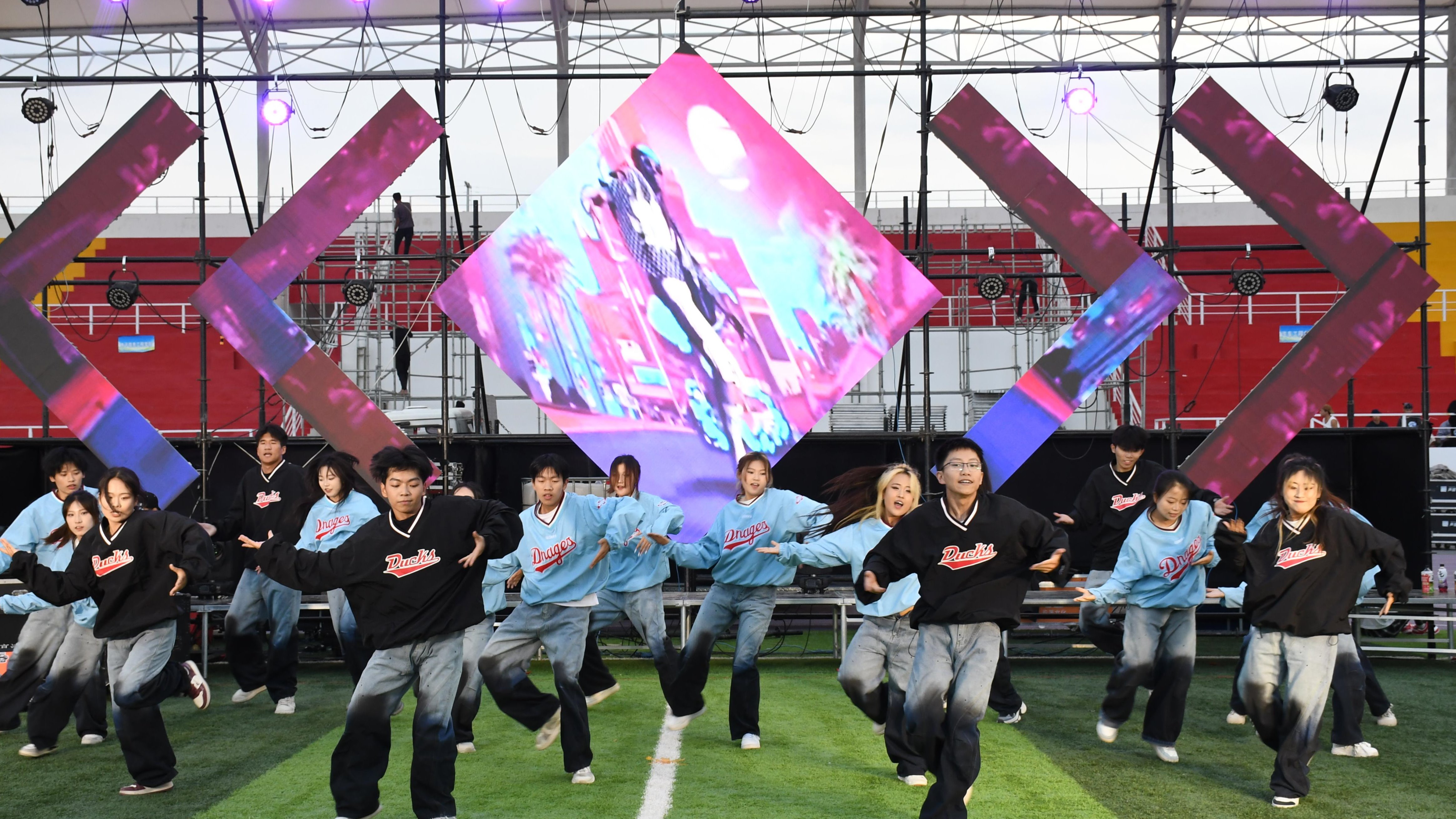 高校街舞挑战赛暨第五届兰州工业学院校园街舞大赛圆满落幕